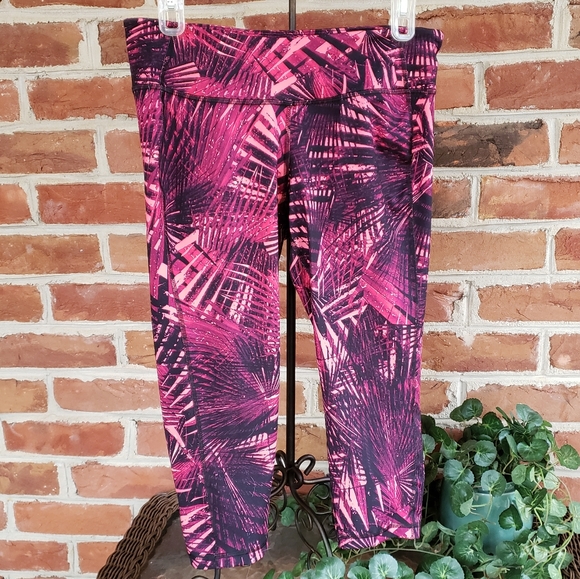 Old Navy Pants - 🏡DV Old Navy Active Go-Dry Crop Leggings LP